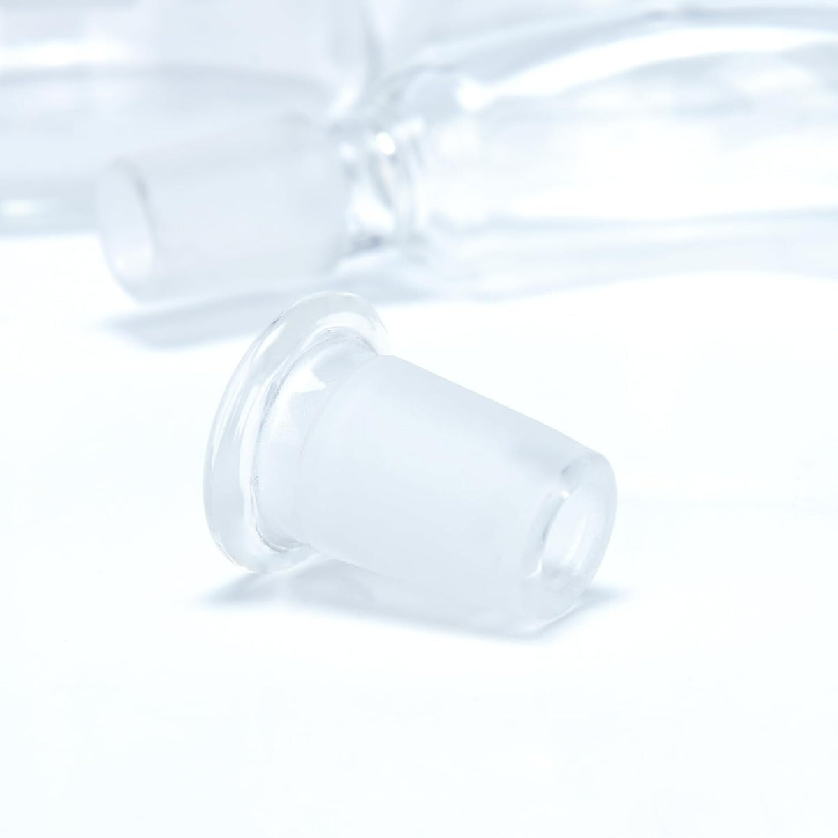 Adaptateur de connexion en verre 14/18 posé sur le côté